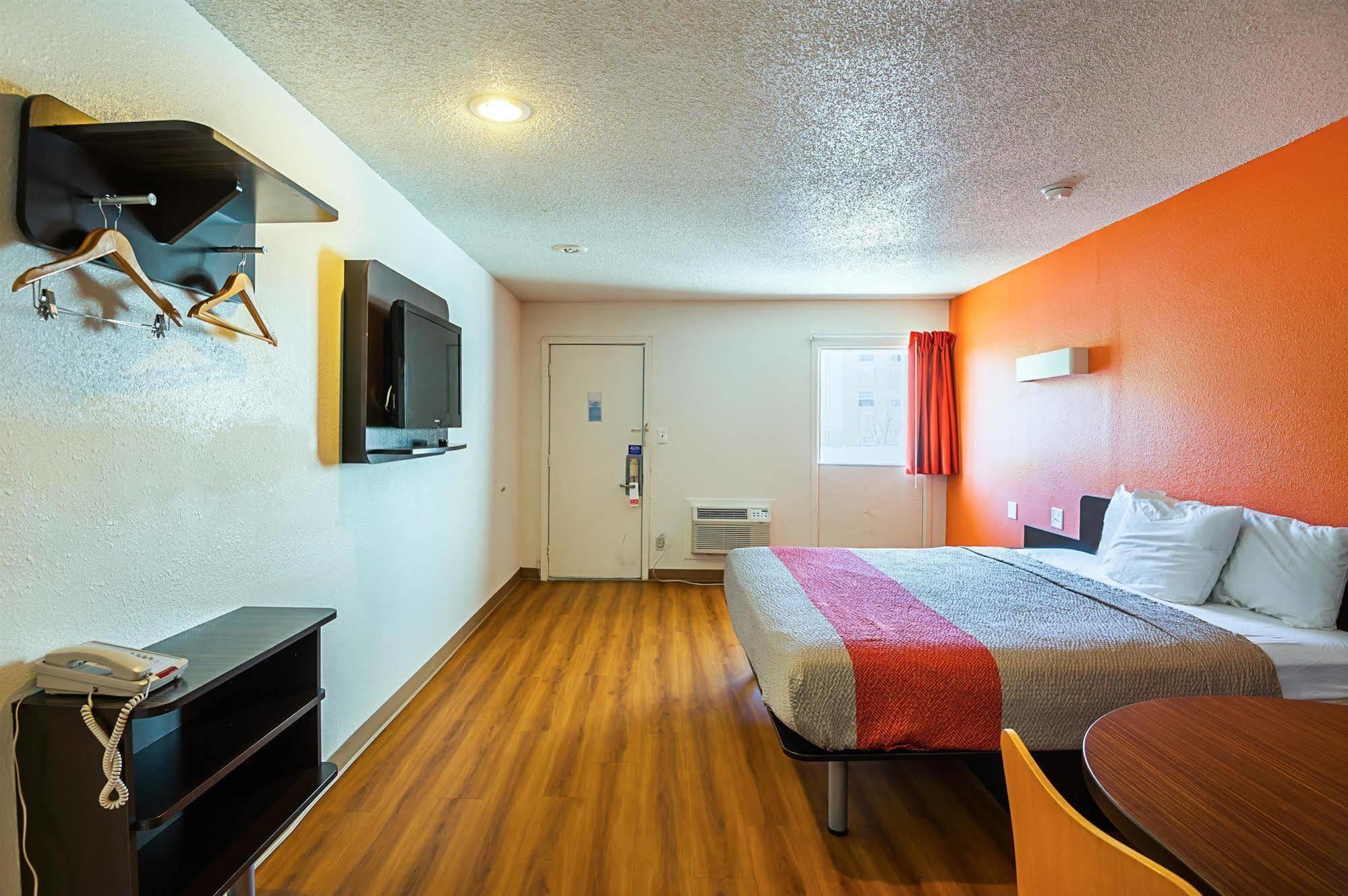 Motel 6-Blue Springs, Mo Exterior photo